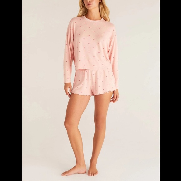 SET - z supply pink happy hearts long sleeve top & matching shorts - Picture 2 of 4
